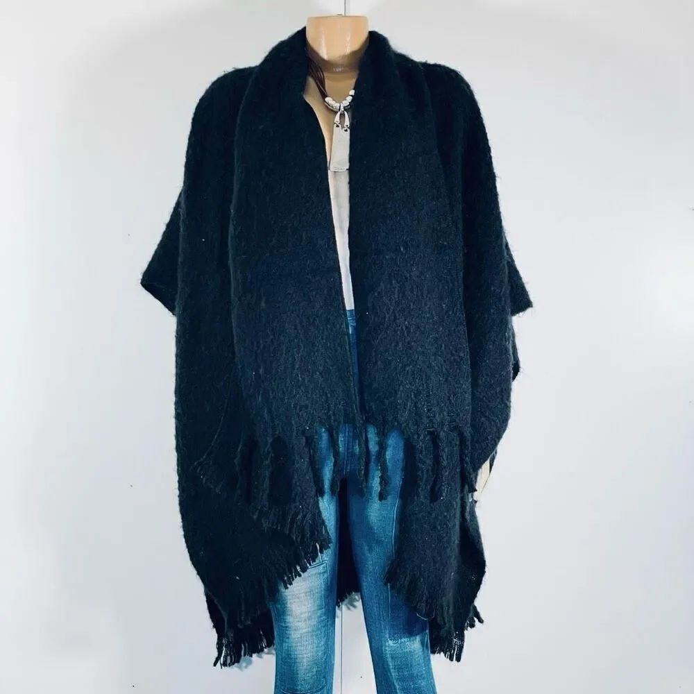 NWT Gorgeous David & Young Black Soft Fuzzy Ruana,Cape,Poncho w/ attached scarf